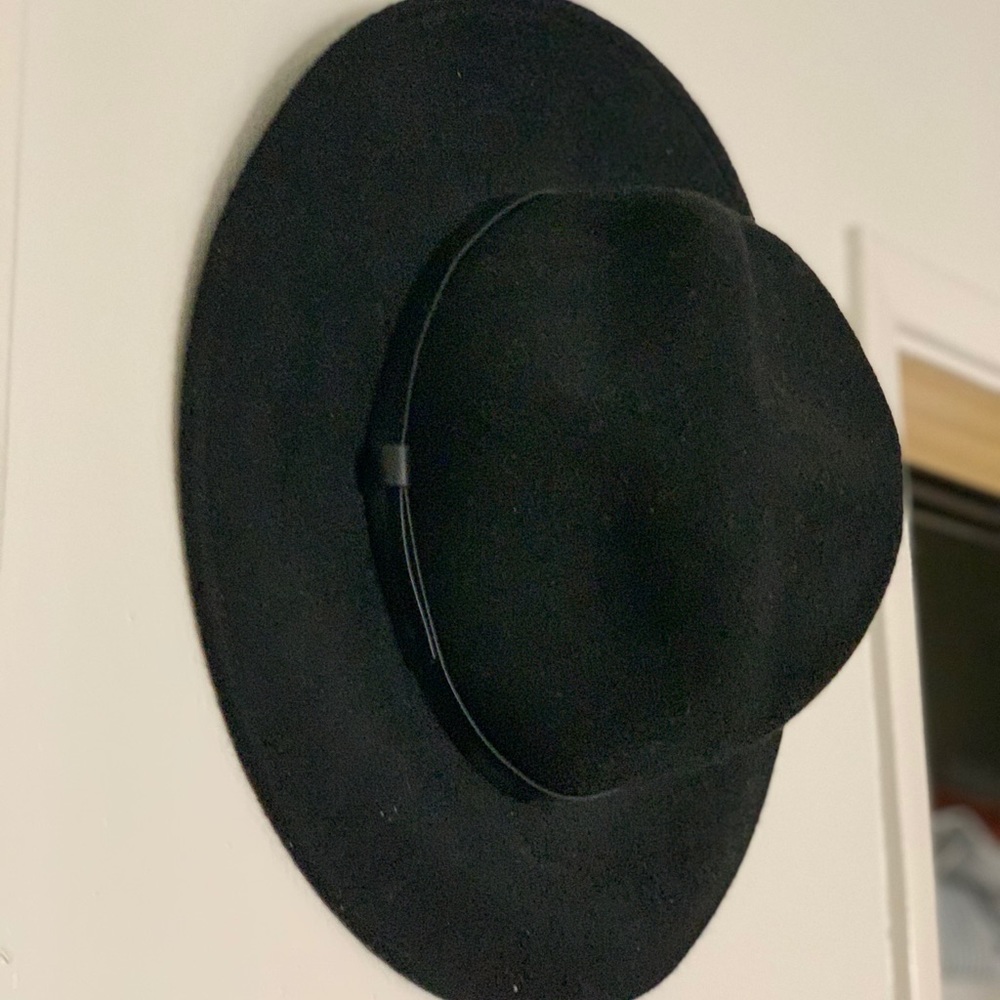 Urban Outfitters Black Hat (medium)